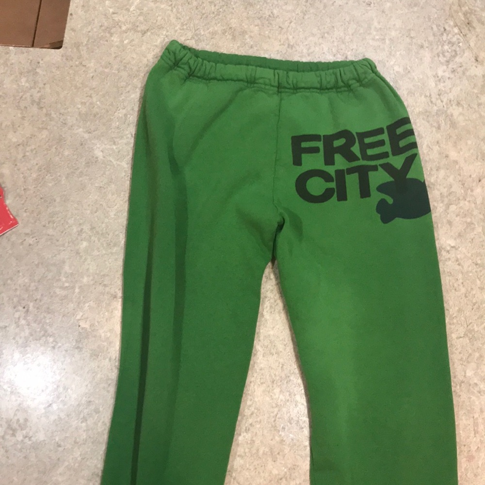 rare green free city sweatpants